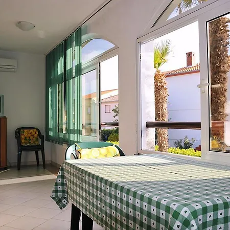 Spanjic Lägenhet Krk Town